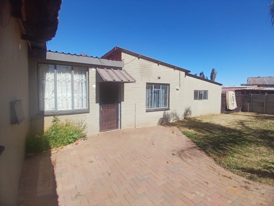 3 Bedroom Property for Sale in Roosheuwel Ext 2 North West